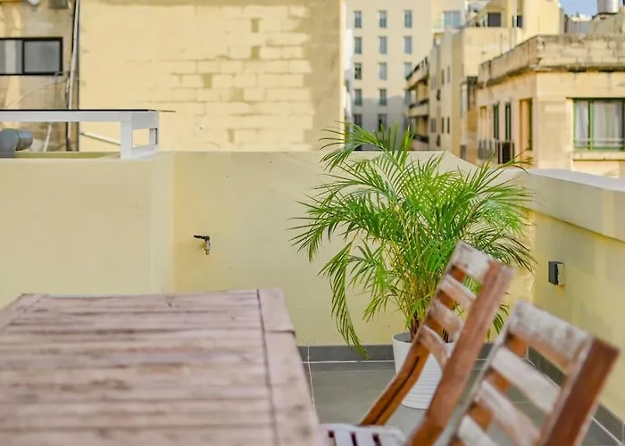 Sliema Unique 4 Bedroom Townhouse Off The Beach